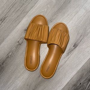 Aerosoles Aware Jamaica Sandals in Brown/Tan